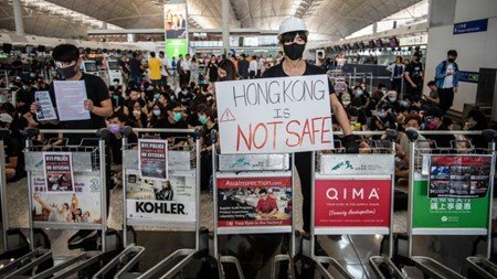 hong-kong-airport-protest.jpg hong-kong-airport-protest.jpg