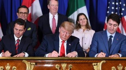 trumptrudeaupena1.jpg trumptrudeaupena1.jpg
