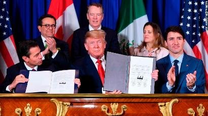 trumptrudeaupena2.jpg trumptrudeaupena2.jpg