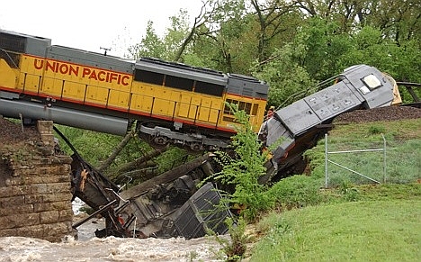 107280-ft-rileytrainderailment.jpg