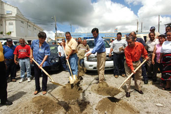 Luis_Fortuño_groundbreaking.jpg