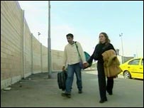 _42625755_couple203.jpg