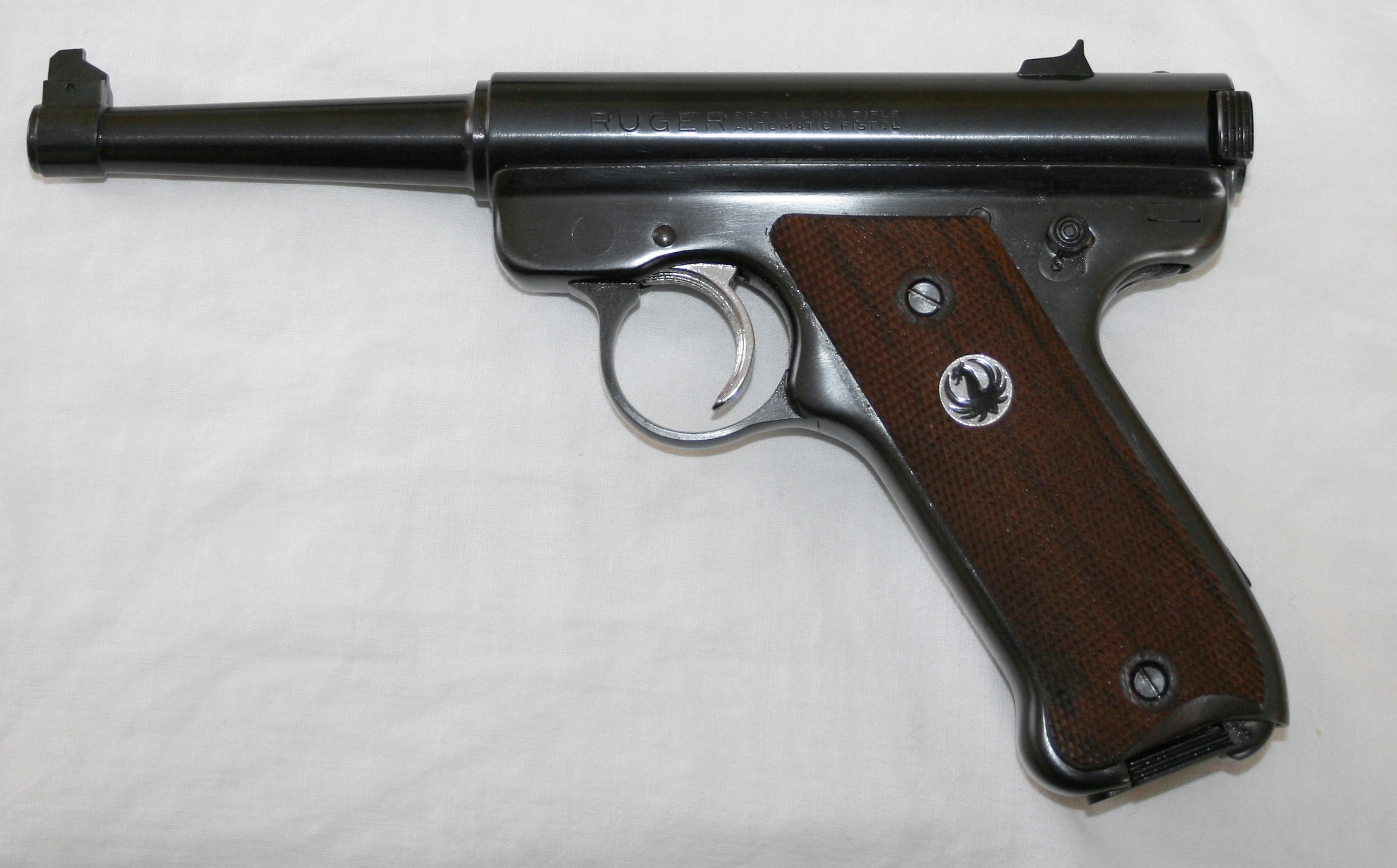 Ruger_Standard_Pistol_wood_grips.jpg