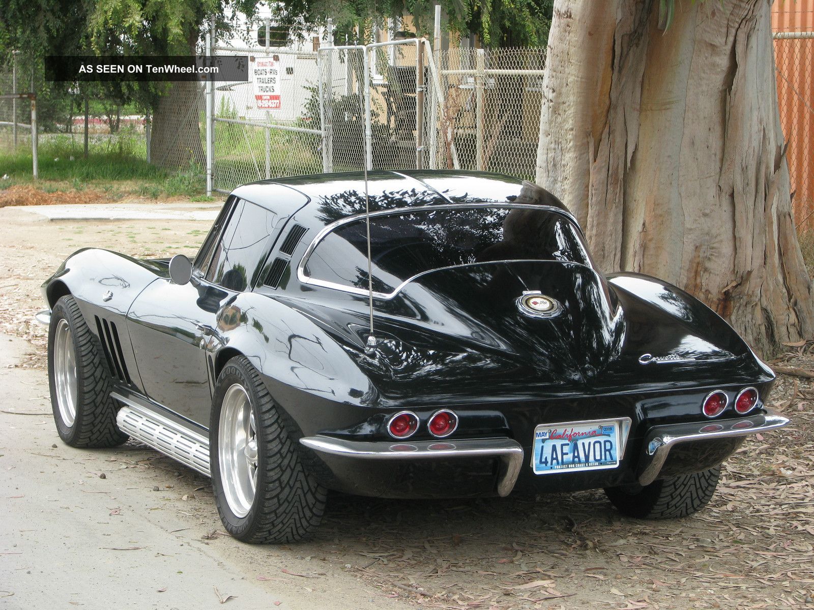 1965_chevrolet_corvette_stingray_black_6_lgw.jpg