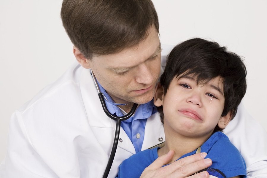 Doctor-with-scared-child.jpg