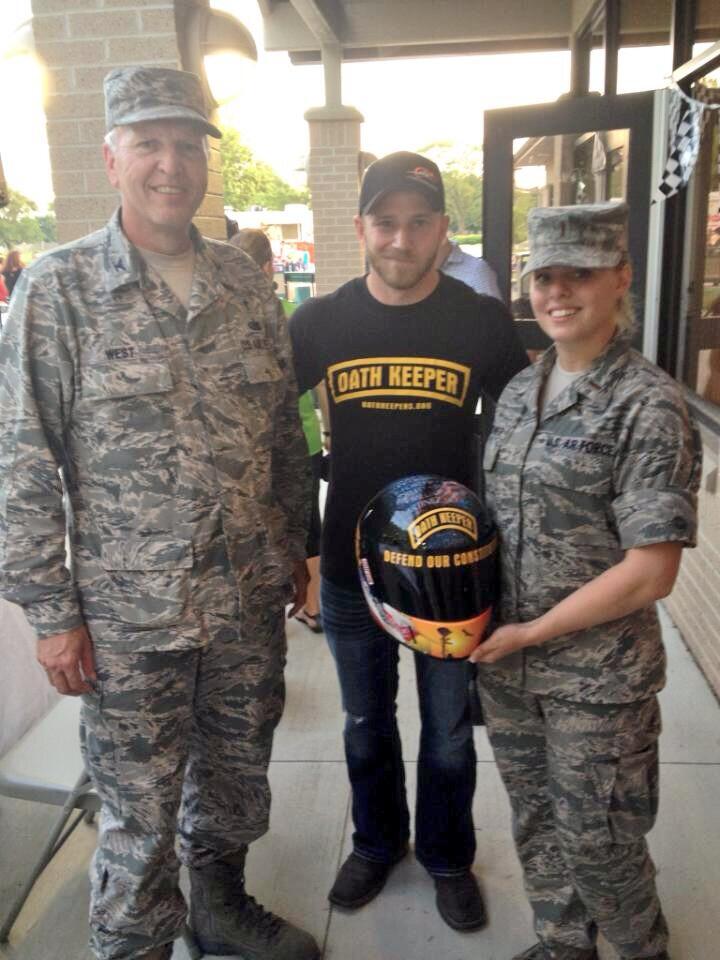 BLol6eeCcAAm-v_.jpg:large