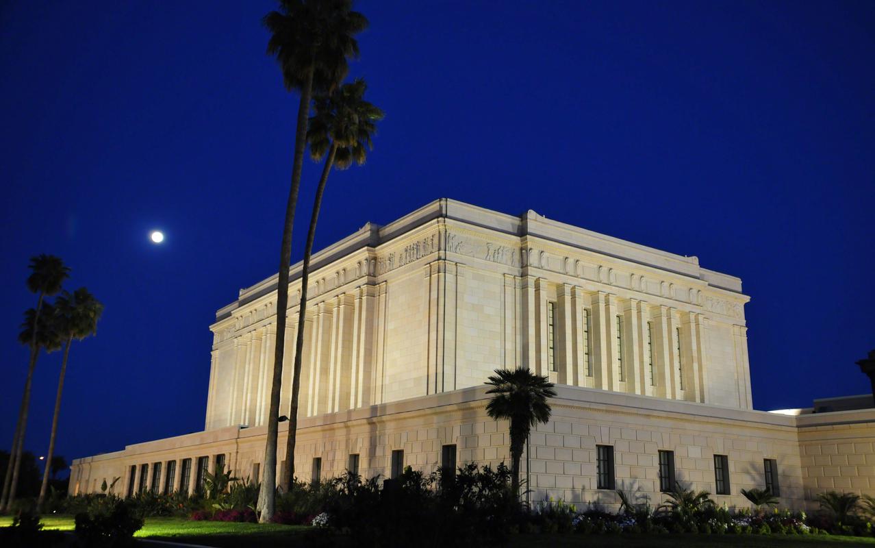 mesa-arizona-mormon-temple.jpg