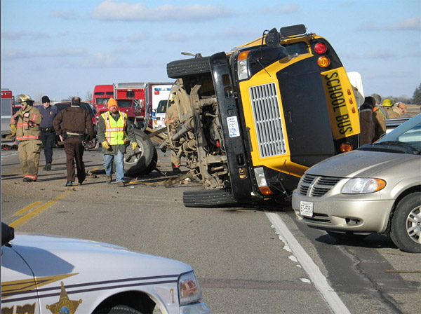 20080221_bus_crash1_33.jpg