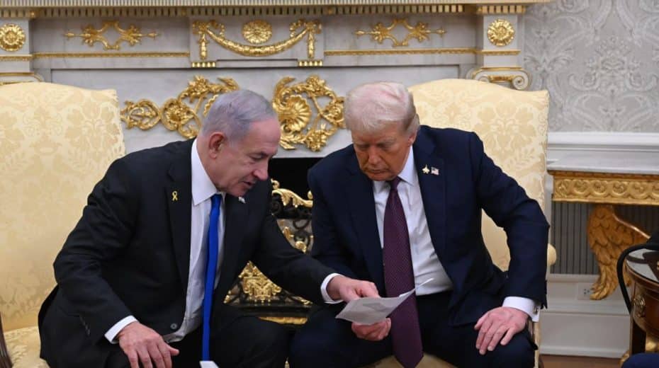 trump-netanyahu-bibi-chair.jpg