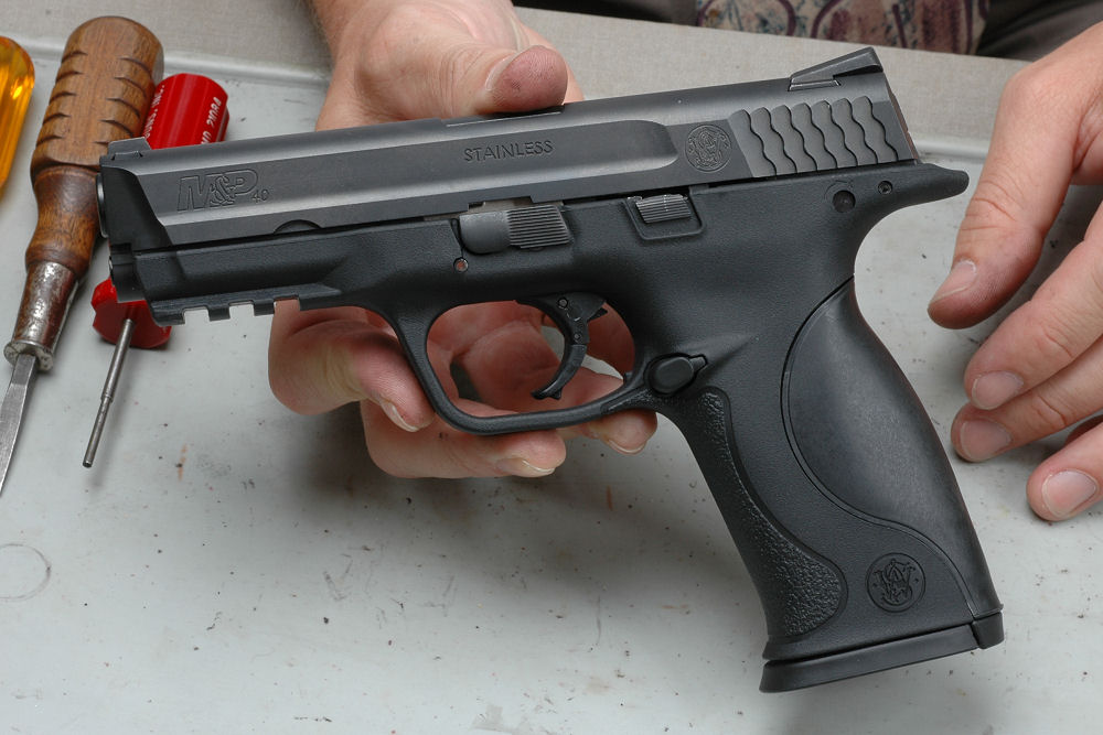 Smith%20&%20Wesson%20M&%20P%20Pistol_2_Large.jpg