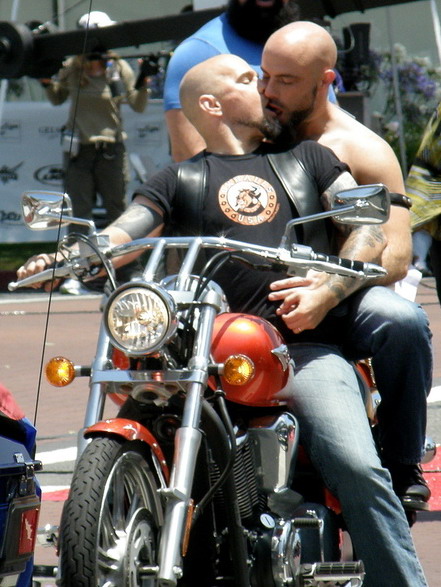 gay-moto-luv.jpg