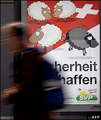 _44099666_swissposter2_afp203b.jpg