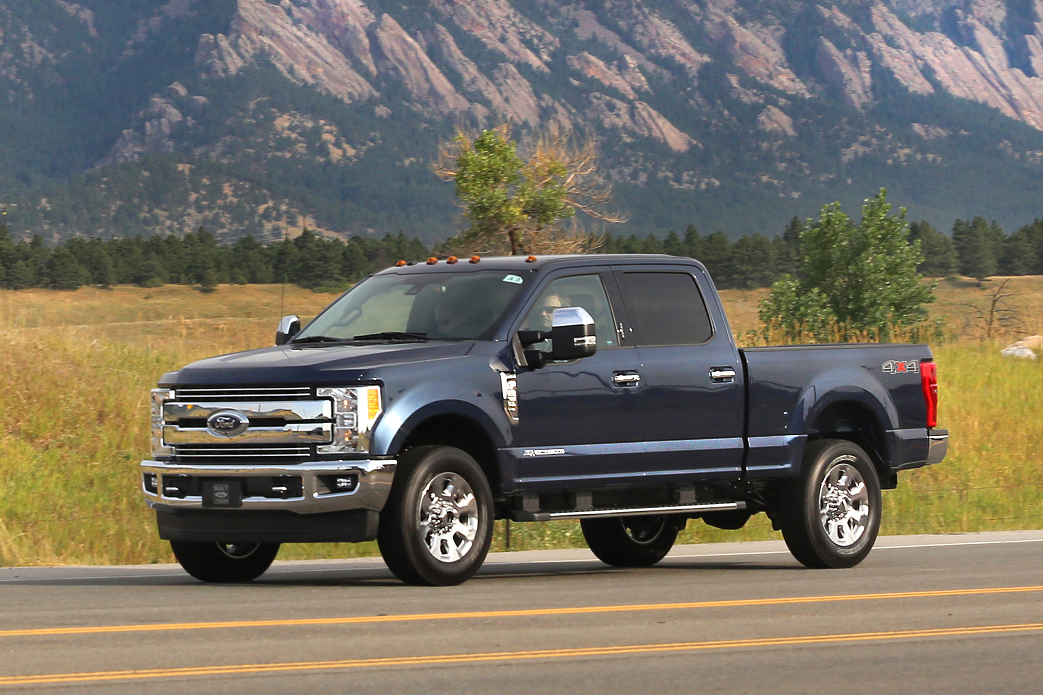 2017-F-250-Super-Duty-front-three-quarter-02.jpg
