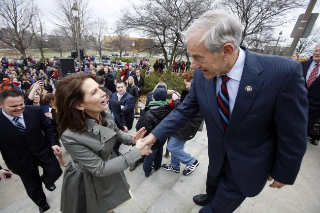 20110324_michele-bachmann-ron-paul_33.jpg